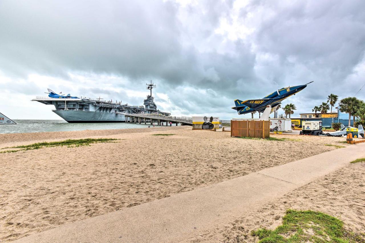 Breezy Beachfront Condo In Heart Of Corpus Christi Exterior photo